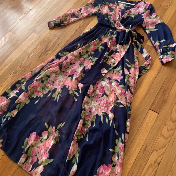 Women dress - Picture 5 of 10